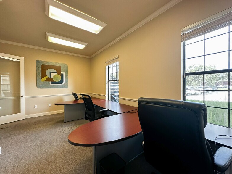 More Photos Of 170 Fitzgerald Rd, Lakeland Office For Lease