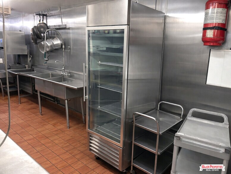 More Photos Of 1601-1607 N La Brea Ave, Los Angeles General Retail For Lease