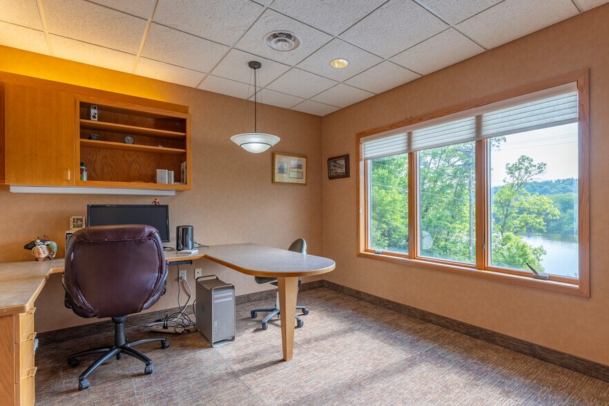 More Photos Of 307 N Washington St, Saint Croix Falls Office For Sale