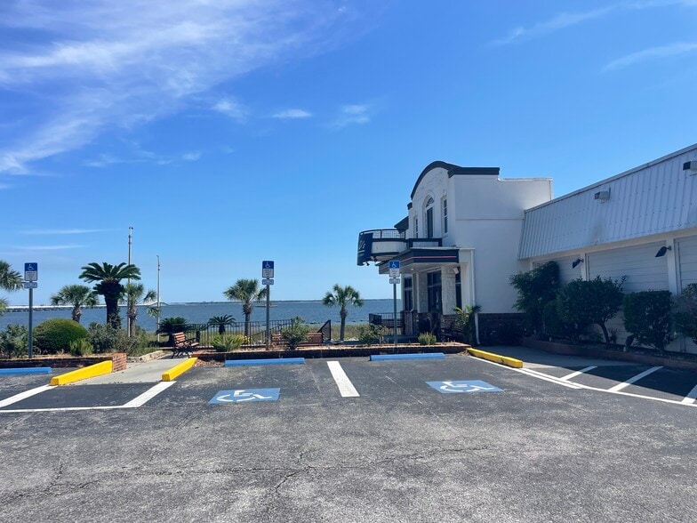 More Photos Of 905 E Gregory St, Pensacola Restaurant For Sale