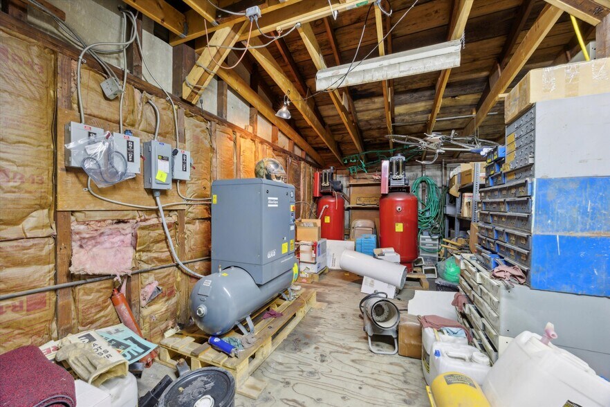 More Photos Of 100 Penn St, Lansdale Warehouse For Sale