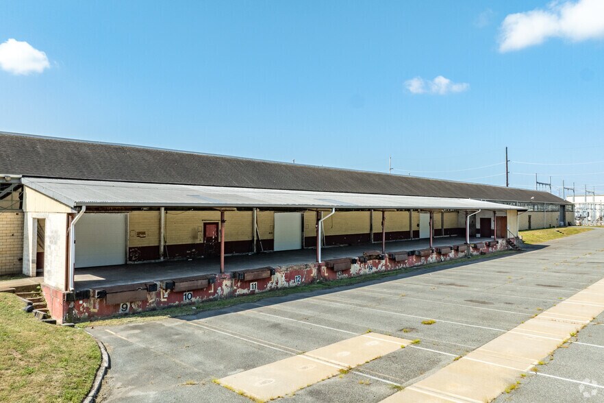 More Photos Of 19-05 Nevins Rd, Fair Lawn Warehouse For Lease