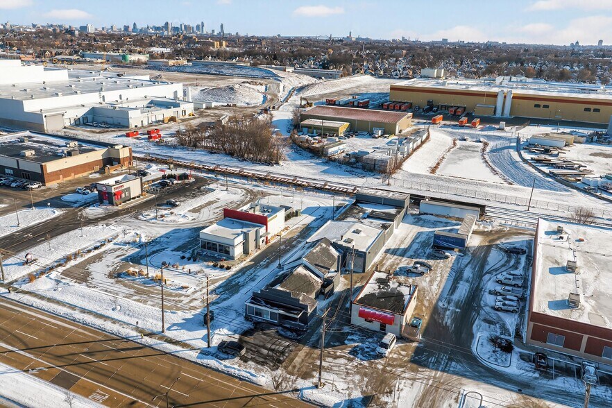 More Photos Of 2200 S Miller Pky, Milwaukee Distribution For Sale