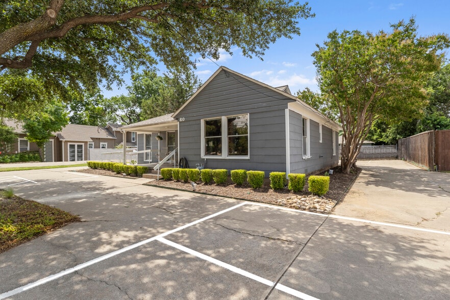 More Photos Of 810 18th St, Plano Office For Sale