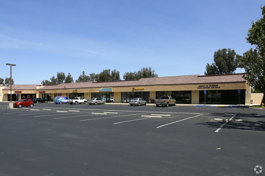 More Photos Of 623 N Main St, Corona Storefront For Lease