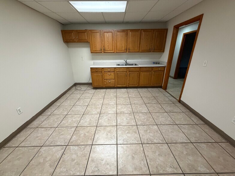 More Photos Of 5491 Benchmark Ln, Sanford Warehouse For Lease