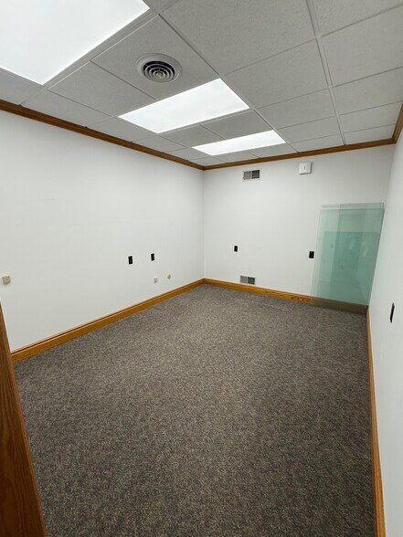 More Photos Of 85 1st St, Leechburg Restaurant For Sale