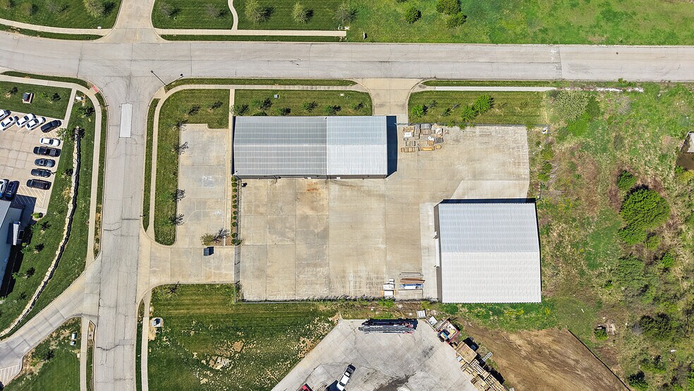 More Photos Of 990 Premier Dr, Kearney Industrial For Lease