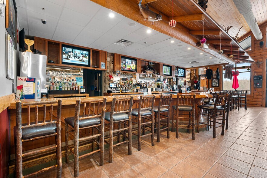 More Photos Of 18398 Waubee Park Ln, Lakewood Hotel For Sale