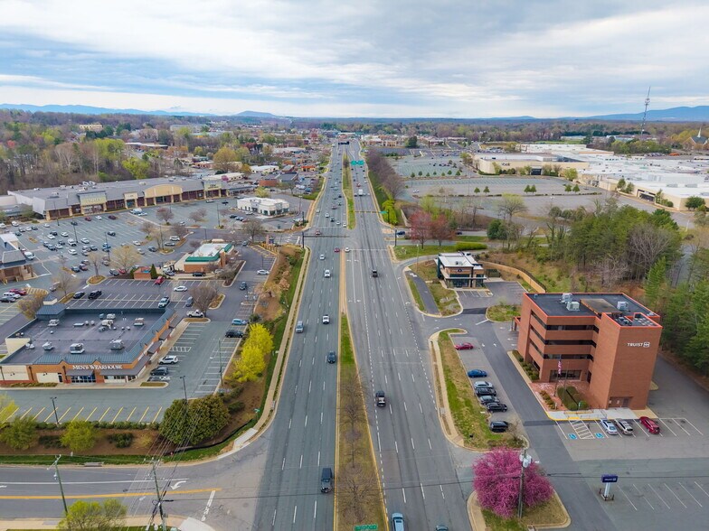 More Photos Of 1431 Seminole Trl, Charlottesville Freestanding For Sale