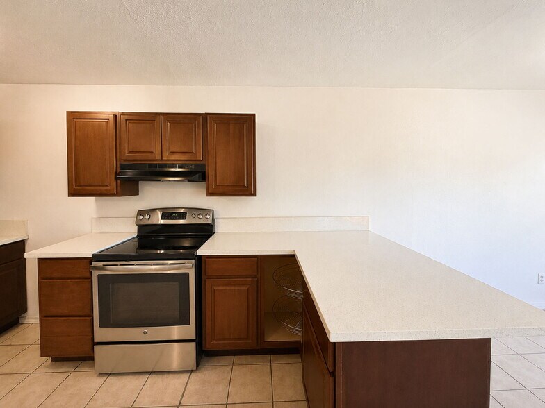 More Photos Of 1004 Austin St, Portland Apartments For Sale