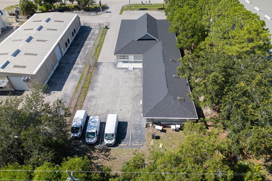 More Photos Of 6241 Arc Way, Fort Myers Office For Sale