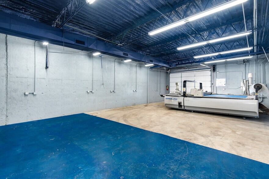 More Photos Of 224 Garvon St, Garland Warehouse For Sale