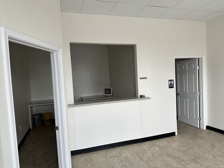 More Photos Of 900 W Jackson Ave, Pasadena Storefront Retail Office For Sale