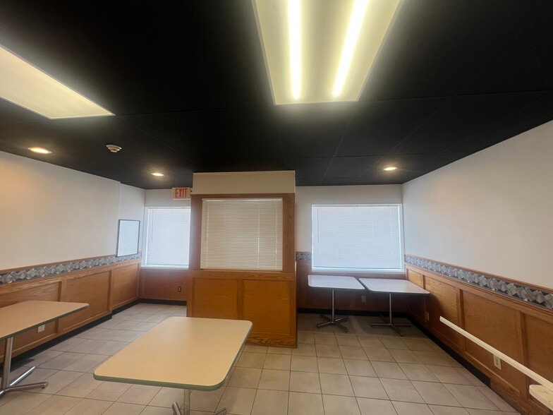 More Photos Of 1332 Lower Broadway, Schenectady Restaurant For Lease