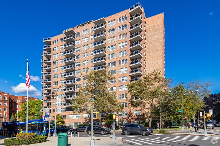 Primary Photo Of 7031 108th St, Forest Hills Apartments For Lease