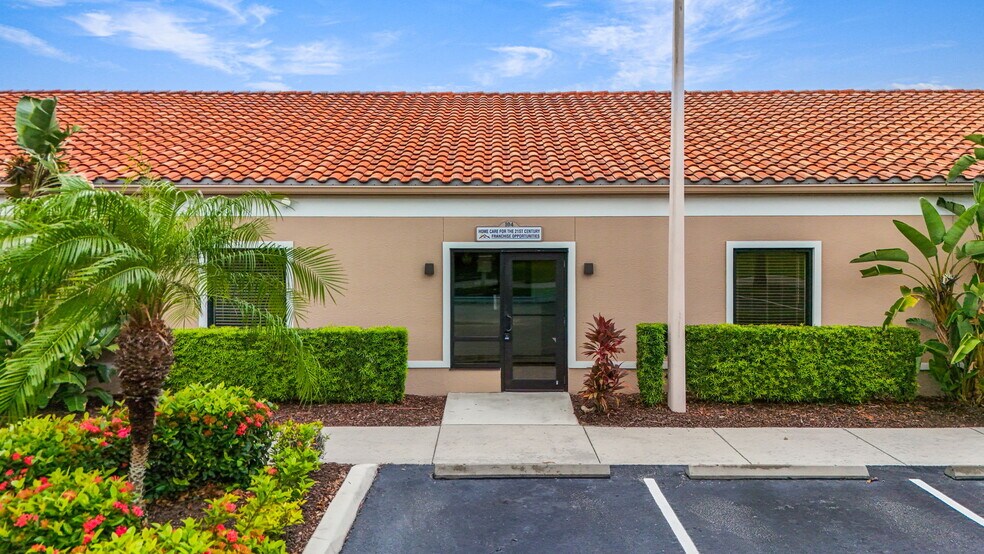 More Photos Of 3911 Golf Park Loop, Bradenton Office For Lease