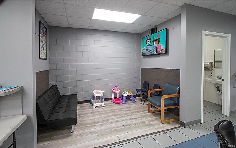 More Photos Of 2711 Veterans Memorial Dr, Mount Vernon Freestanding For Sale