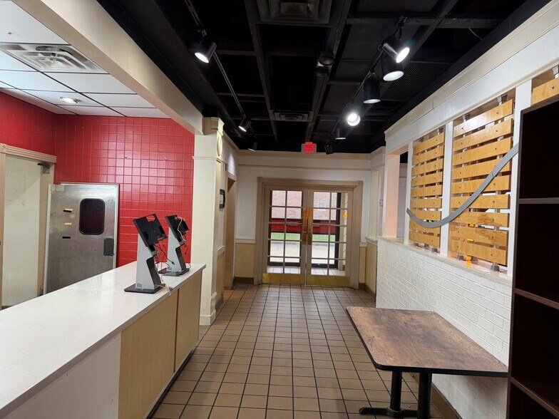 More Photos Of 5 S Kingshighway St, Cape Girardeau Fast Food For Lease