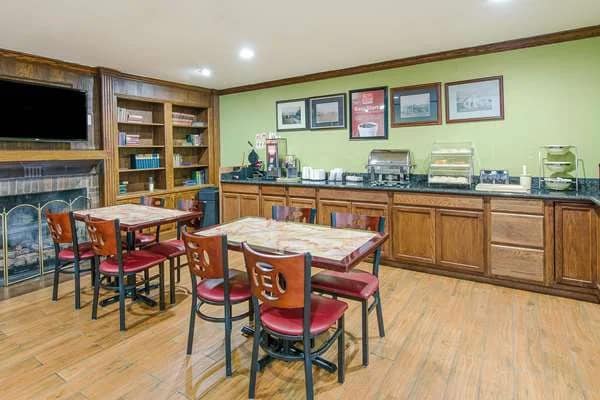More Photos Of 551 Hwy 58 E, Norton Hotel For Sale