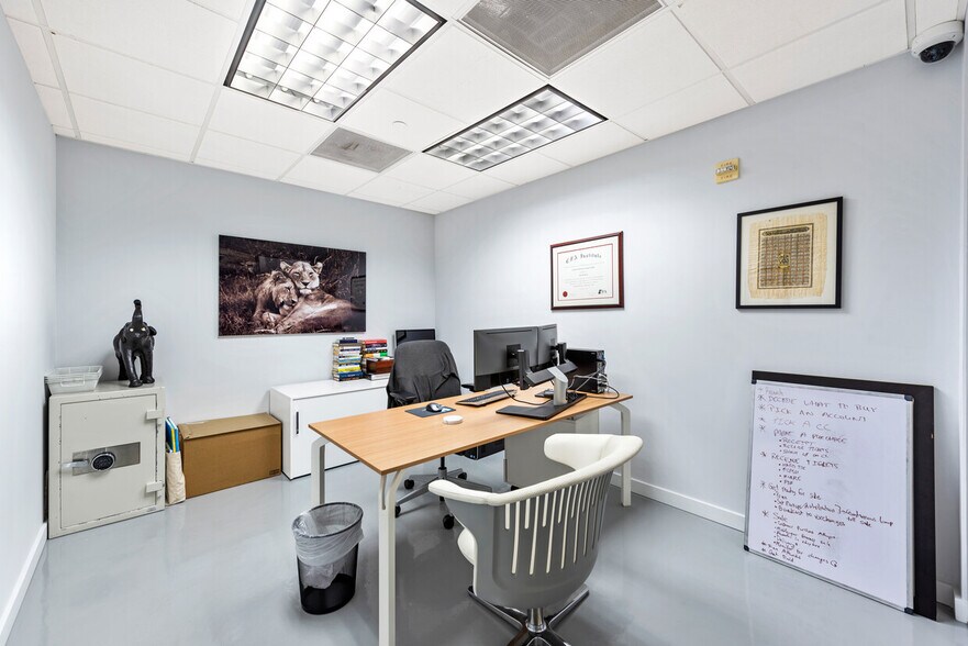 More Photos Of 1680 Michigan Ave, Miami Beach Office For Sale