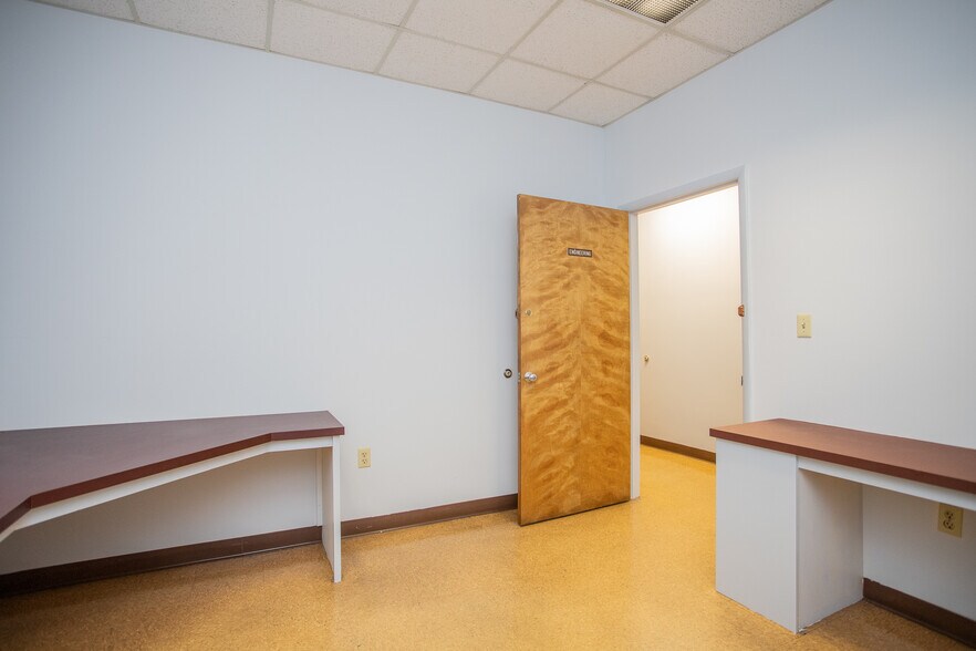 More Photos Of 80 American Wy, Natural Bridge Station Industrial For Lease