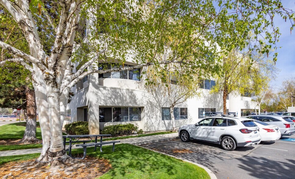 More Photos Of 1000 N Curtis Rd, Boise Medical For Sale