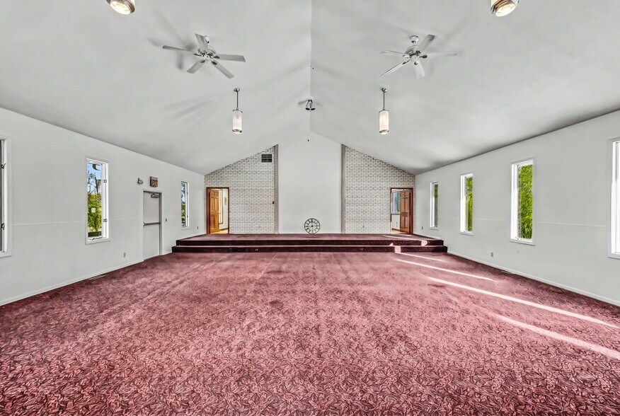 More Photos Of 15924 PA-407 Sr, Fleetville Office For Sale