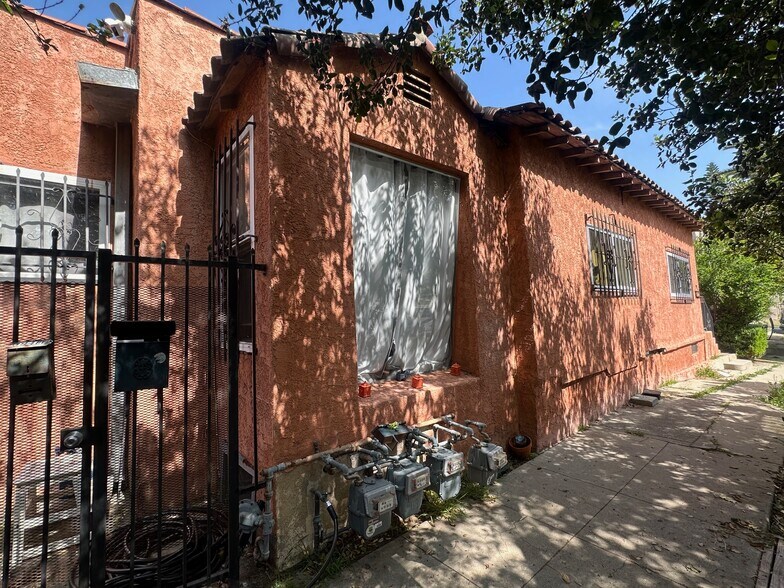 More Photos Of 3939 W 28th St, Los Angeles Multifamily For Sale