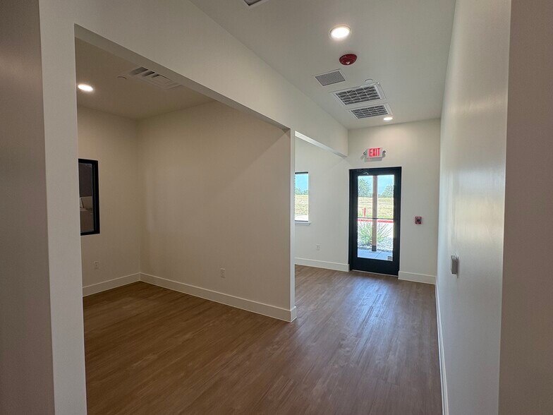 More Photos Of 2600 Digby Dr, Belton Industrial For Sale