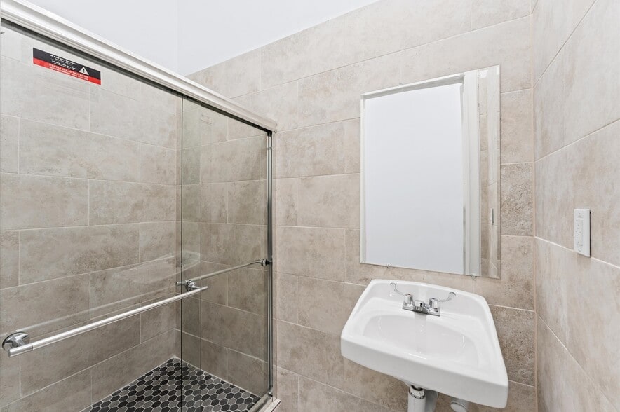 More Photos Of 5155 Almeda Genoa Rd, Houston Sports And Entertainment For Lease