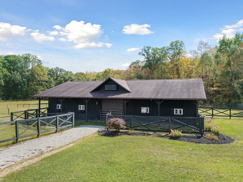 More Photos Of 550 Warner rd, Vienna Specialty For Sale