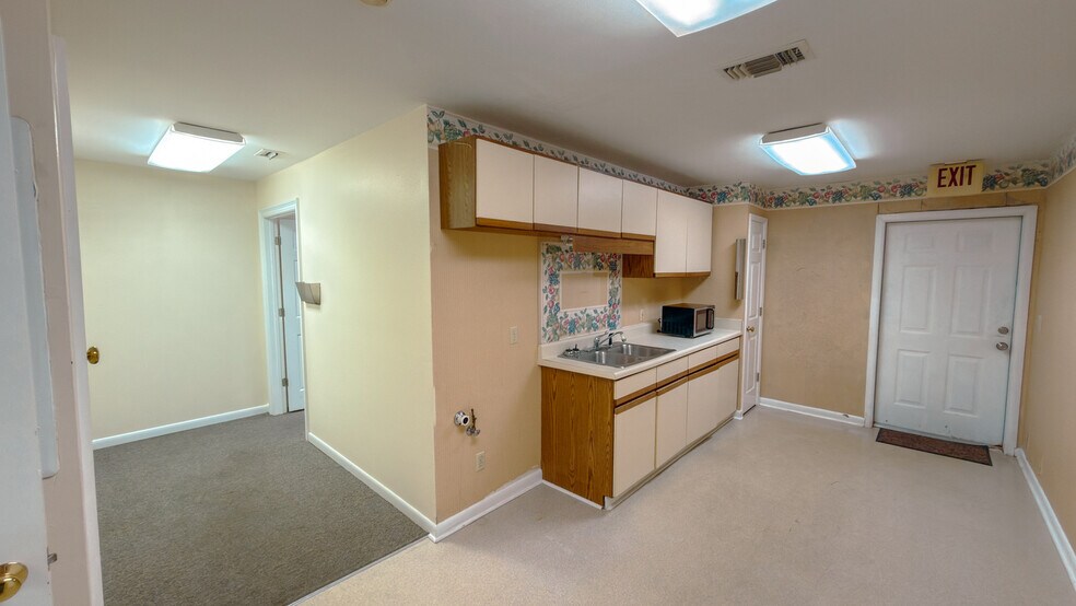 More Photos Of 4400 Bayou Blvd, Pensacola Office For Sale