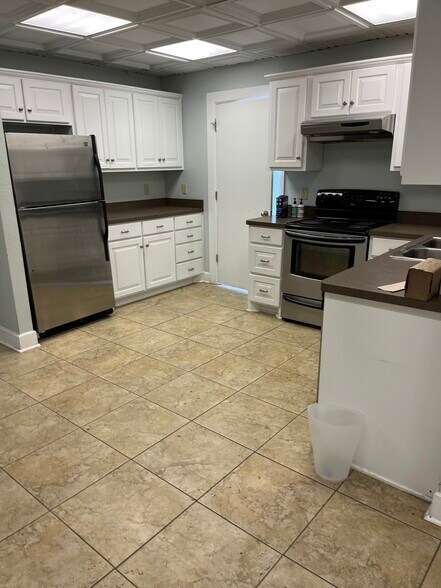 More Photos Of 147 Pittsburg St, Dallas Showroom For Lease