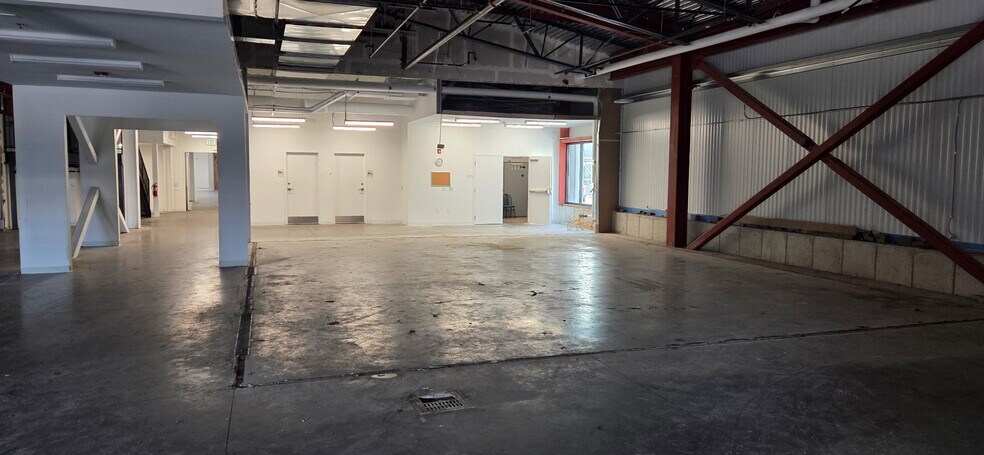 More Photos Of 225 Ellicott St, Buffalo Supermarket For Sale
