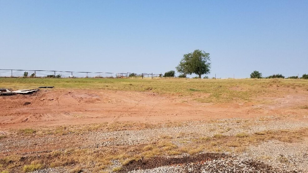 More Photos Of 3701 US Highway 81, Marlow Warehouse For Lease