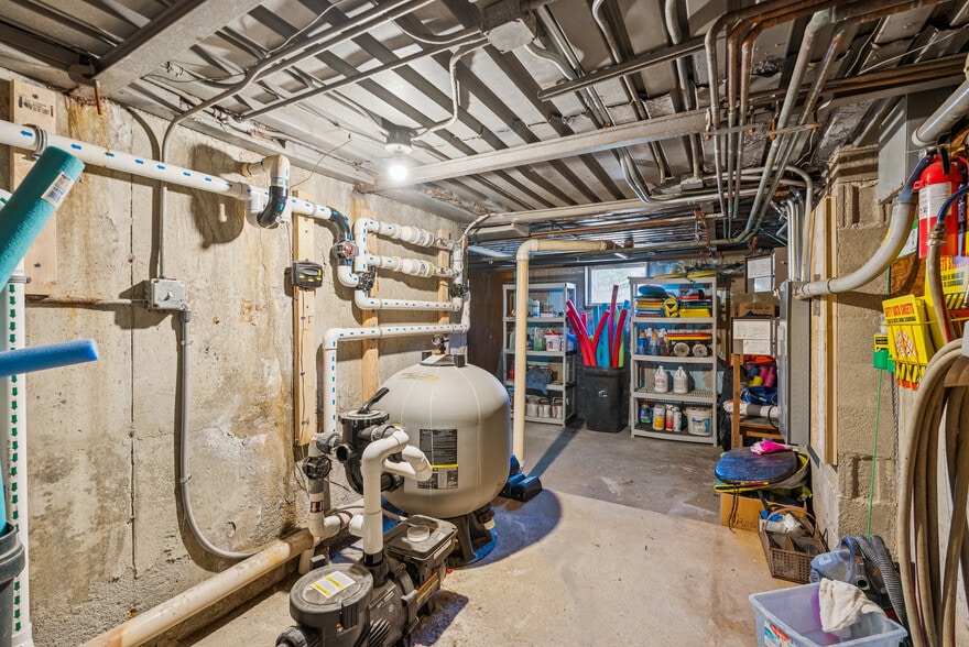 More Photos Of 1132 S Main St, Bryant Pond Hotel For Sale