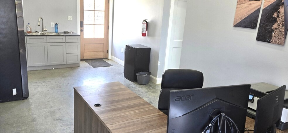 More Photos Of 21360 N Frontage Rd, Iowa Office Residential For Lease