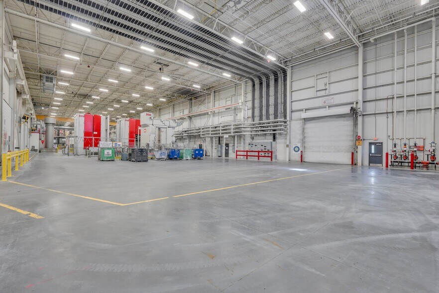 More Photos Of 1 Ceasarstone Dr, Richmond Hill Manufacturing For Sale