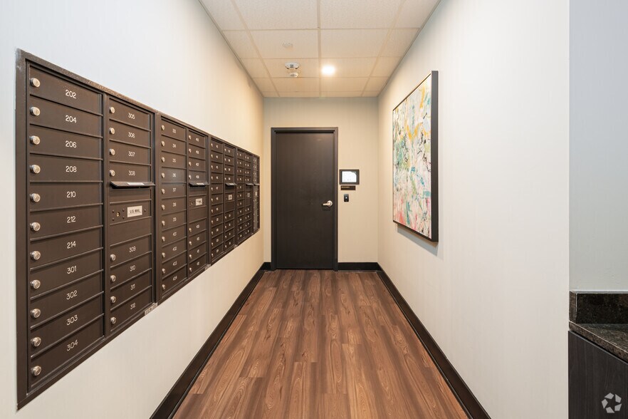 More Photos Of 122 E Northwest Hwy, Mount Prospect Apartments For Lease