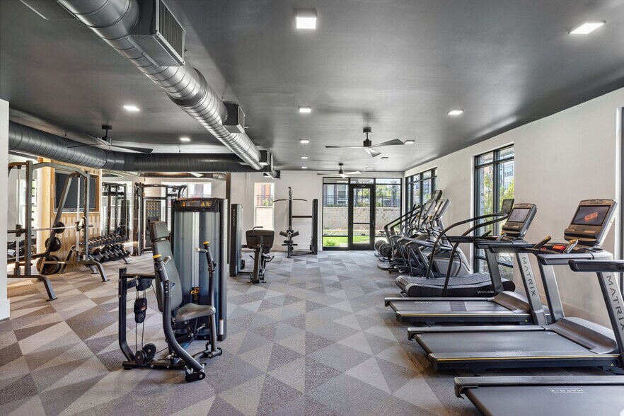 More Photos Of 930 W Mallard Creek Church Rd, Charlotte Apartments For Lease