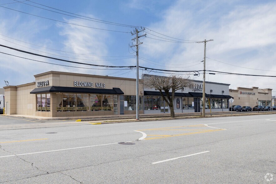 More Photos Of 229-243 Glen Cove Rd, Carle Place Freestanding For Lease