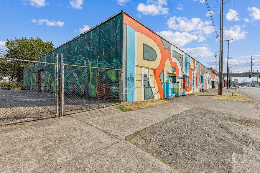 More Photos Of 2752 6th Ave S, Seattle Warehouse For Lease