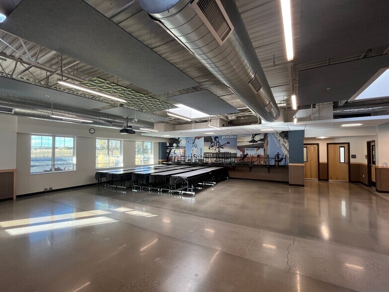 More Photos Of 7640 Westgate Dr, Windsor Office For Lease