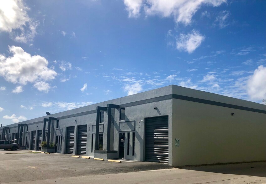 More Photos Of 2501 W 80th St, Hialeah Warehouse For Lease