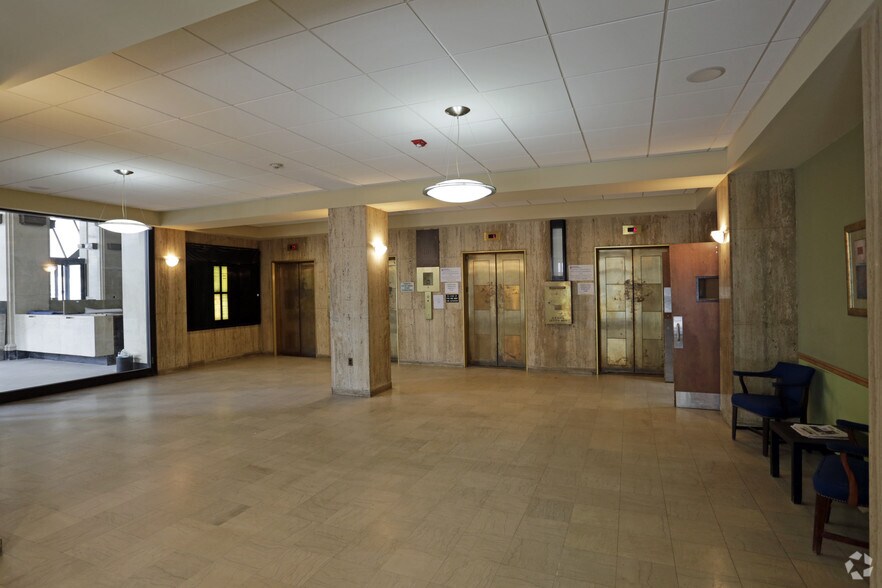 More Photos Of 8 W Market St, Wilkes Barre Apartments For Lease