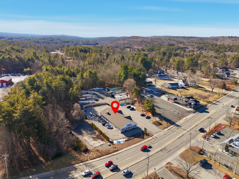 More Photos Of 365 Main St, Sturbridge Storefront For Lease