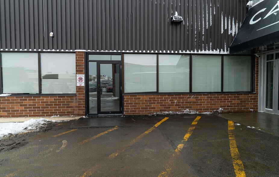 More Photos Of 157 Water St, Campbellton Hotel For Lease