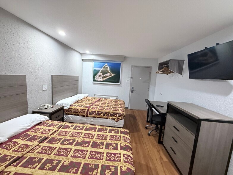 More Photos Of 1902 Texas Ave, Texas City Hotel For Sale