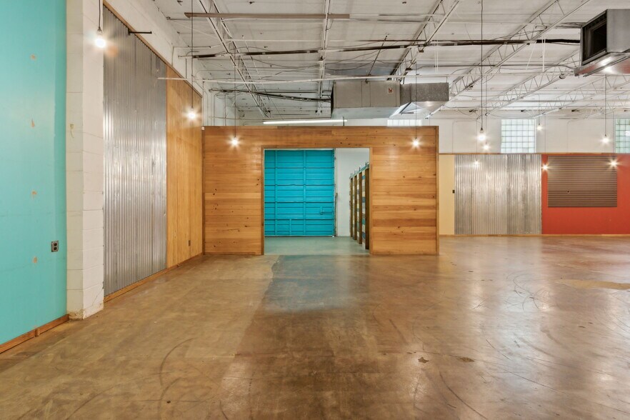 More Photos Of 30 Barber Rd, Macclenny Showroom For Sale